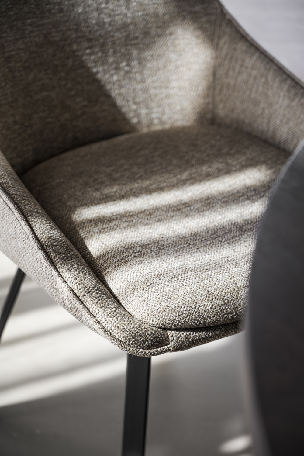 Alison Stol, Snurrfunktion, Mörkbeige/svart