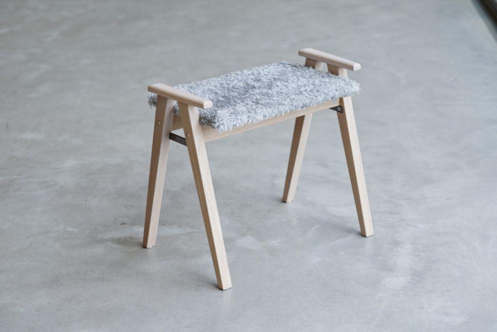 Alme Pall, Svartbetsad Ek / Fårskinn mörkgrå