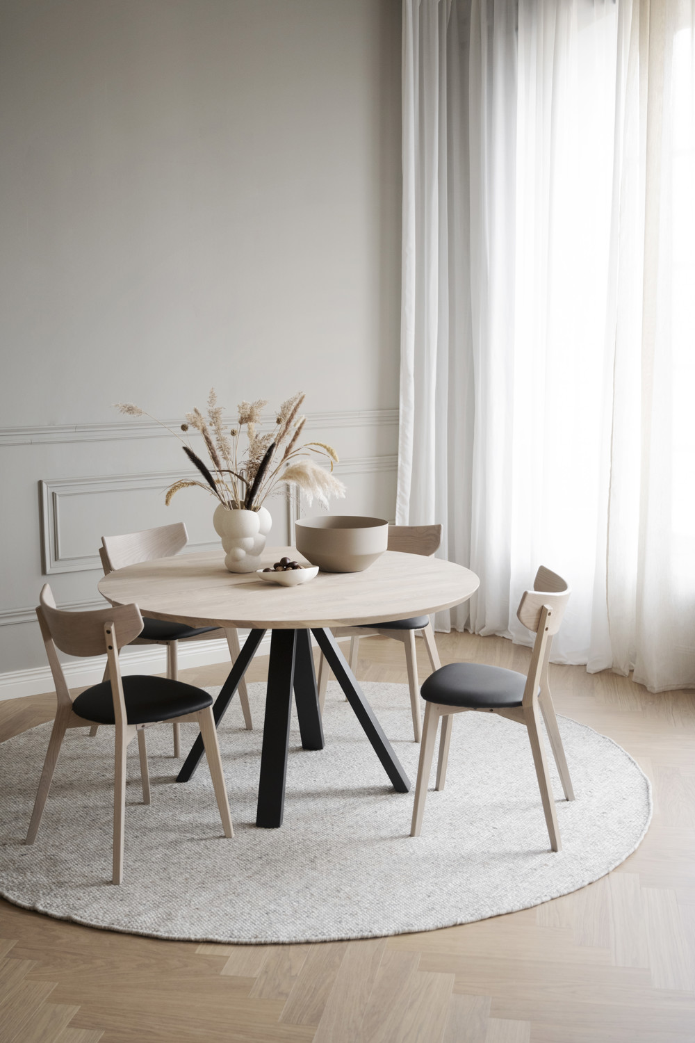 Ami stol vitpigmenterad ek/svart