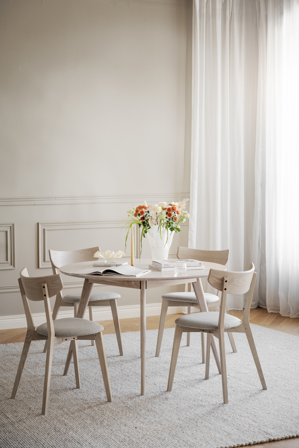 Ami stol Vitpigmenterad/grå