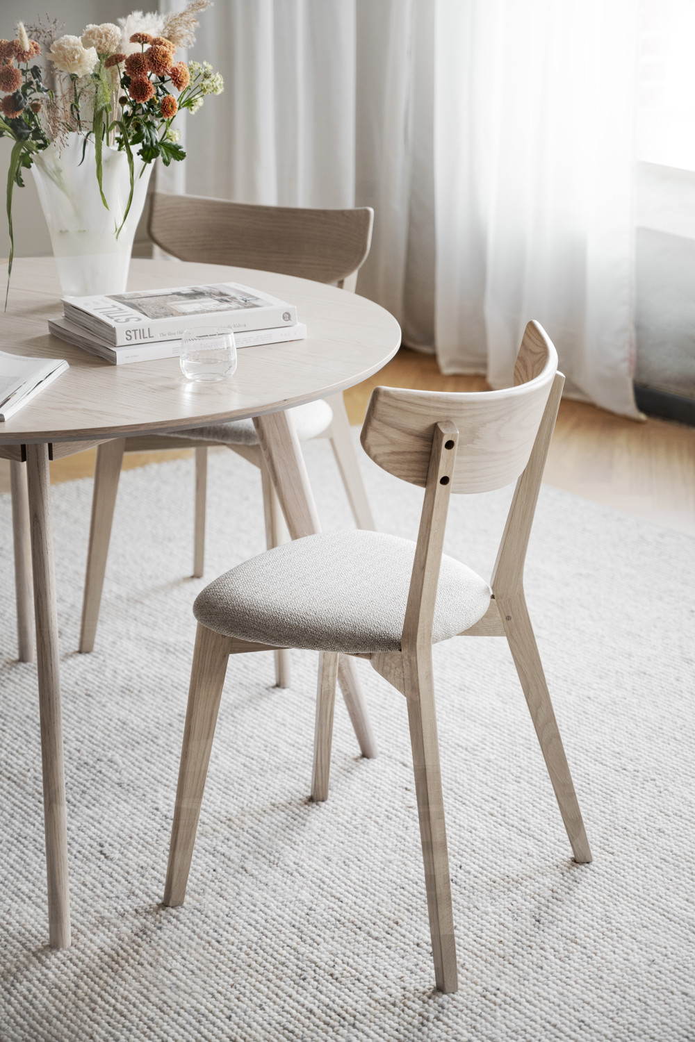 Ami stol Vitpigmenterad/grå