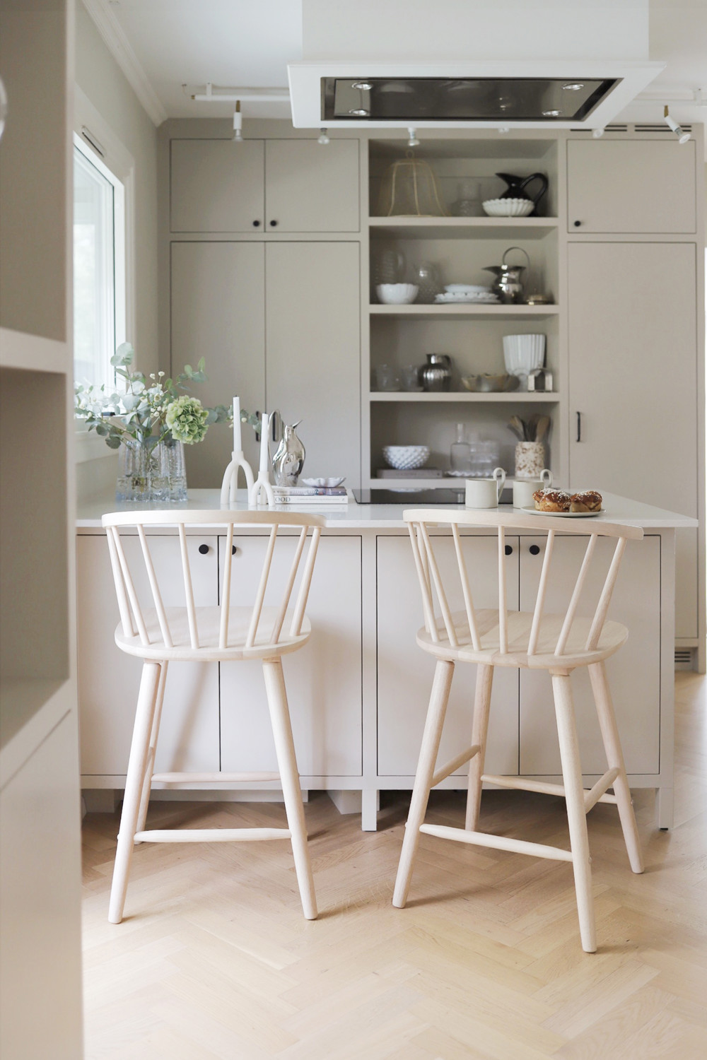 Carmen barstol vitpigmenterad