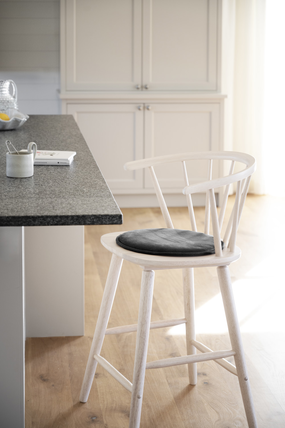 Carmen barstol vitpigmenterad
