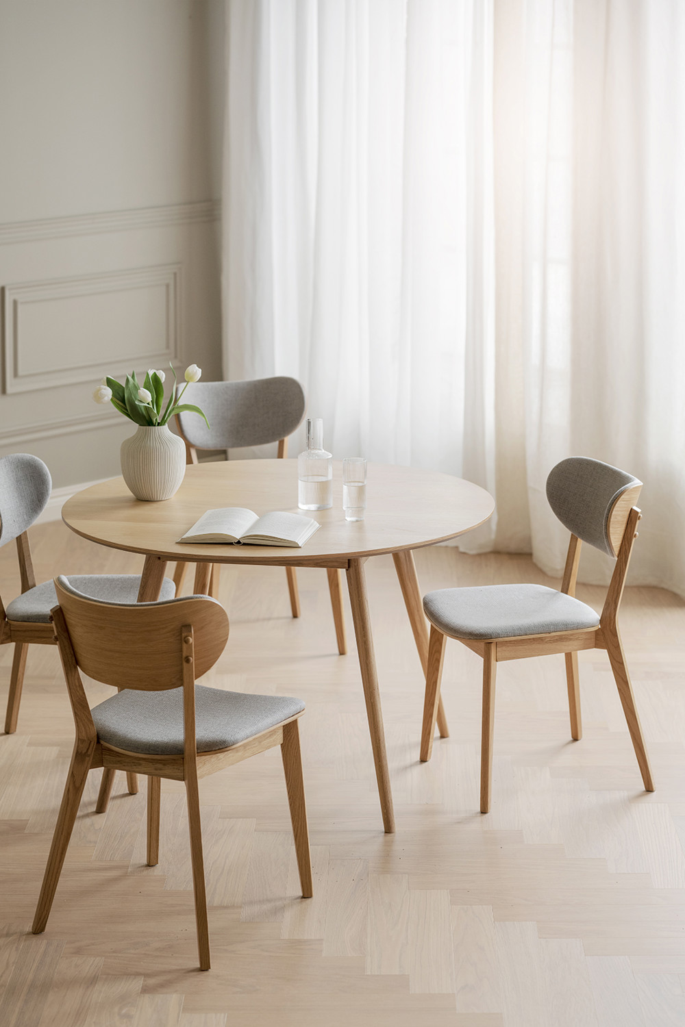 Kato Stol, Ek/ljusgrå