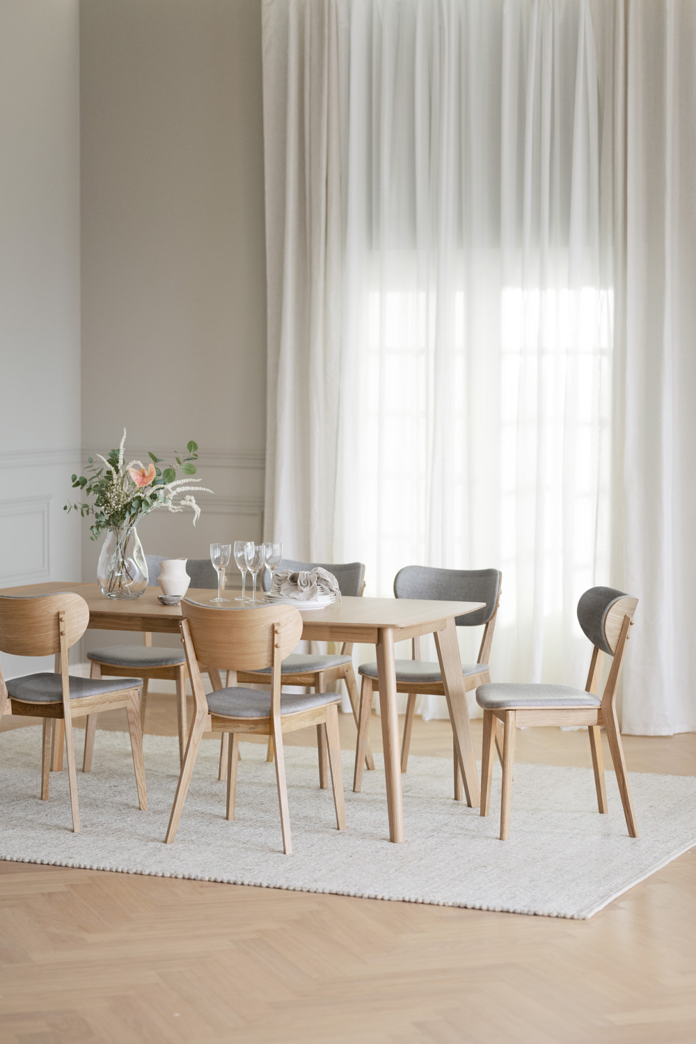 Kato Stol, Ek/ljusgrå