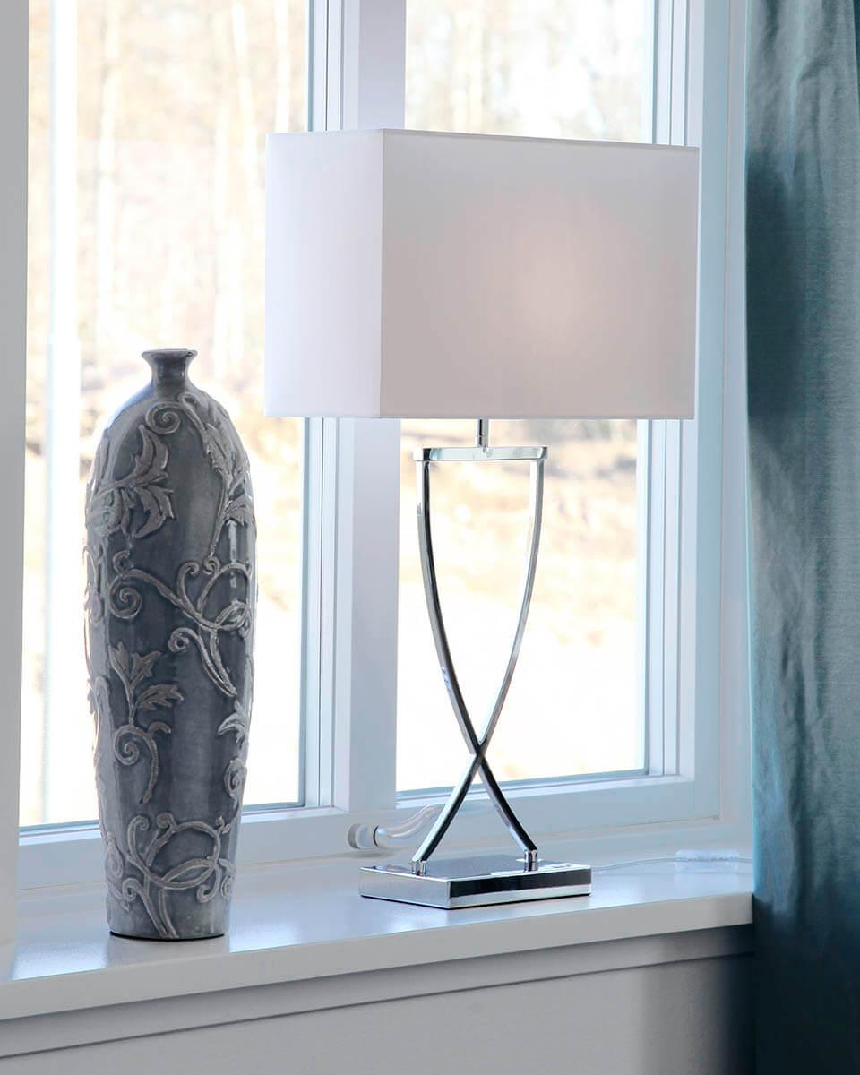 Omega bordslampa h69cm krom/vit