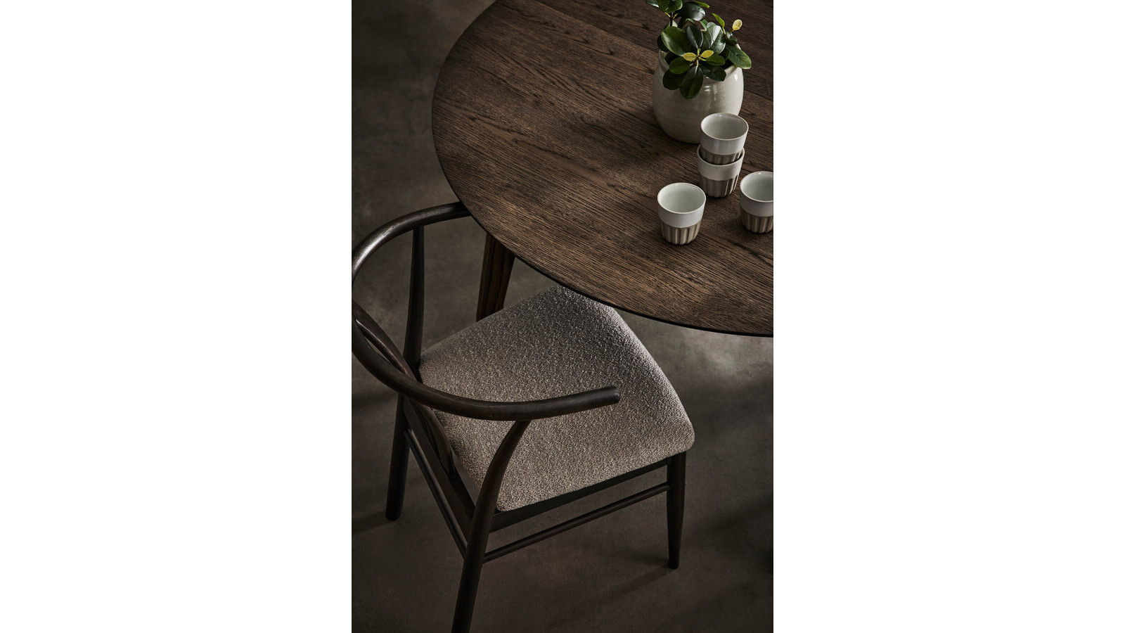 JIVE Matstol i lackad mörkbrun ek