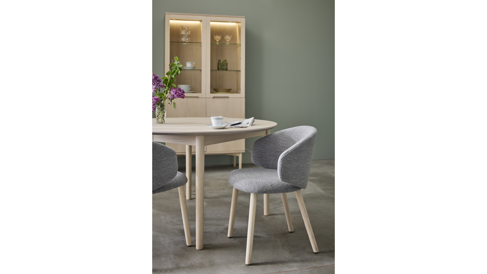 KARMÖY Vitrin, vitpigmenterad