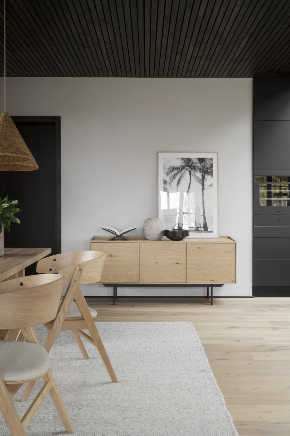 Brewerton sideboard Ek/svart