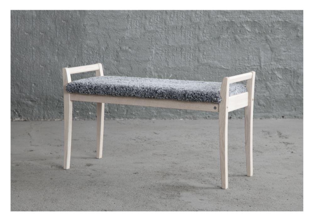 Meja Bänk, Vitlackad Björk / Fårskinn Mörkgrå