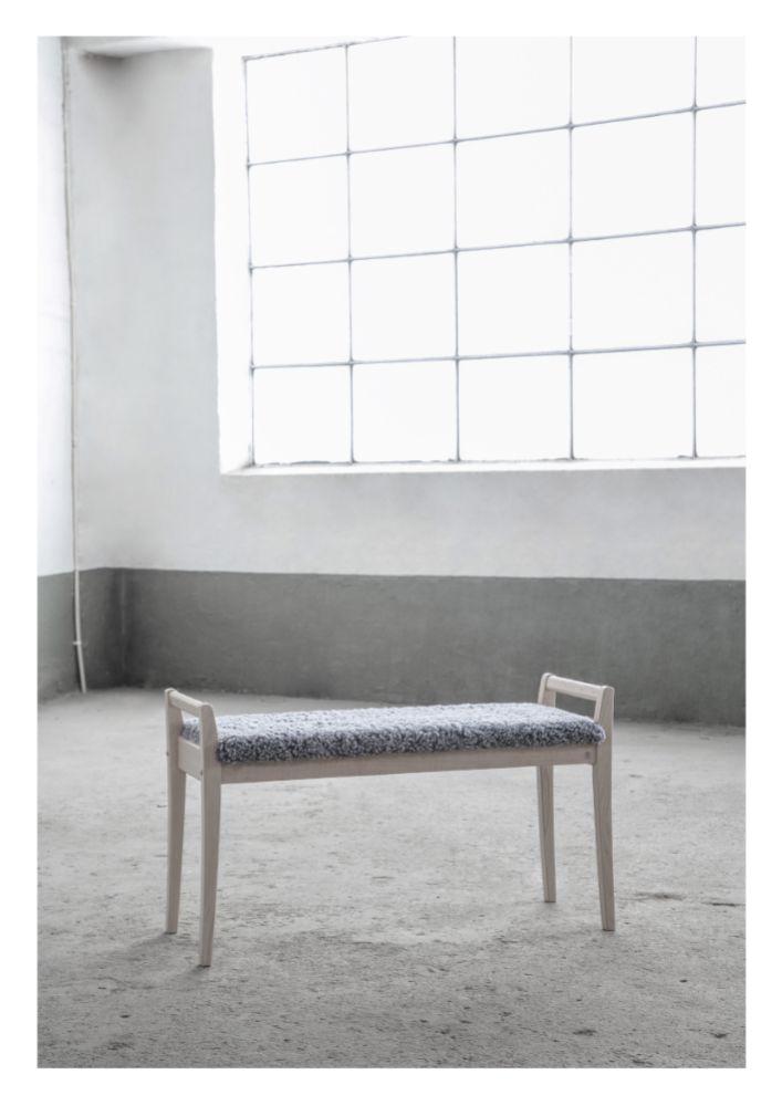 Meja Bänk, Vitlackad Björk / Fårskinn Mörkgrå