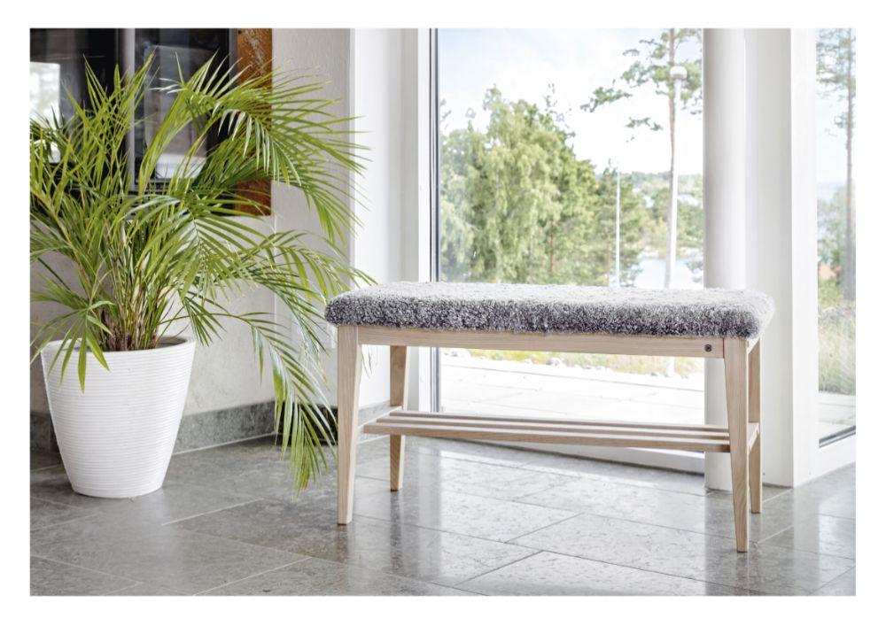 Nadja Bänk, Oljad Ek/ Fårskinn ljusgrå