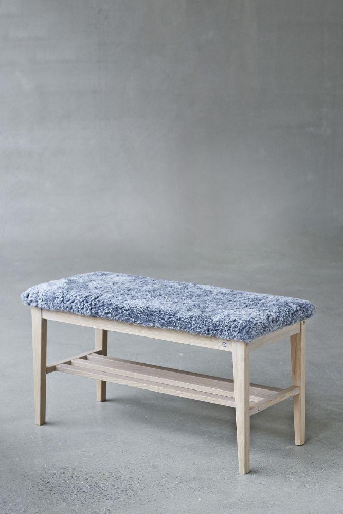 Nadja Bänk, Oljad Ek / Fårskinn mörkgrå