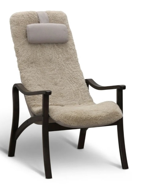 Gotland fåtölj & pall fårskinn Moonlight, rökt ek