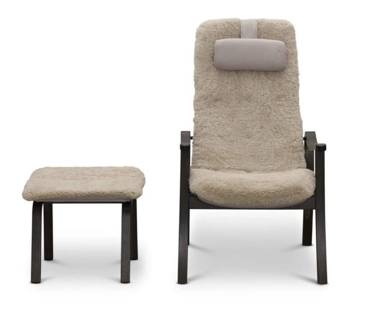 Gotland fåtölj & pall fårskinn Moonlight, rökt ek