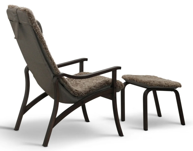 Gotland fåtölj & pall fårskinn Sahara, rökt ek