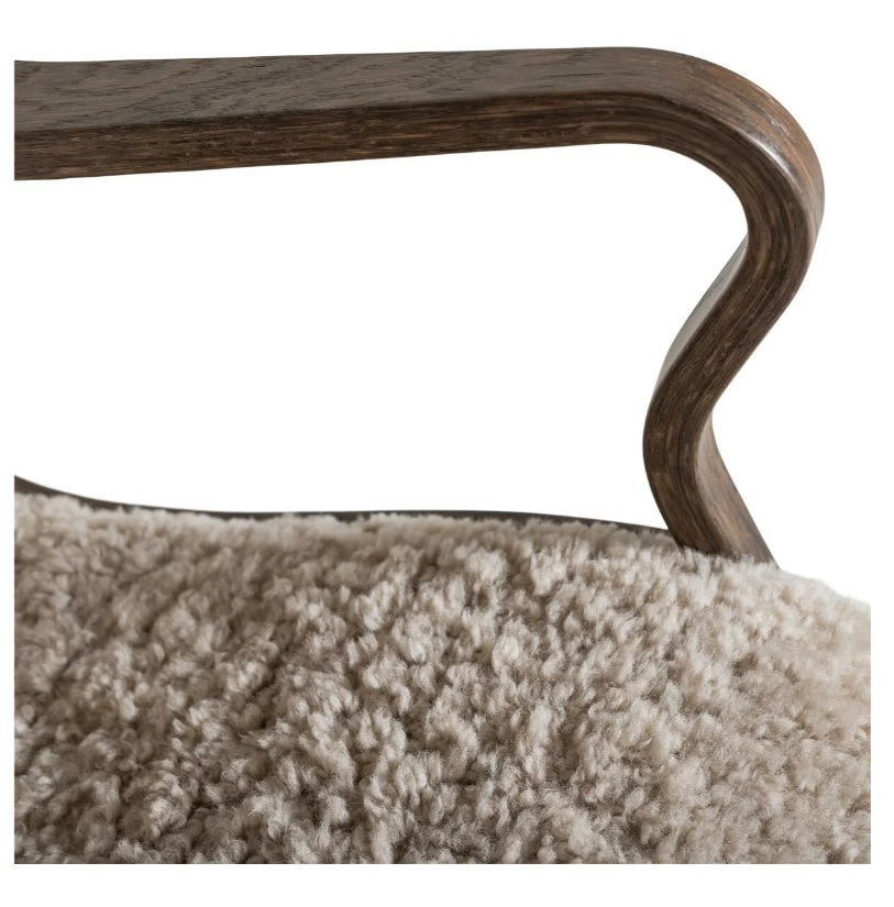 Chic trä fåtölj & pall fårskinn moonlight, rökt ek