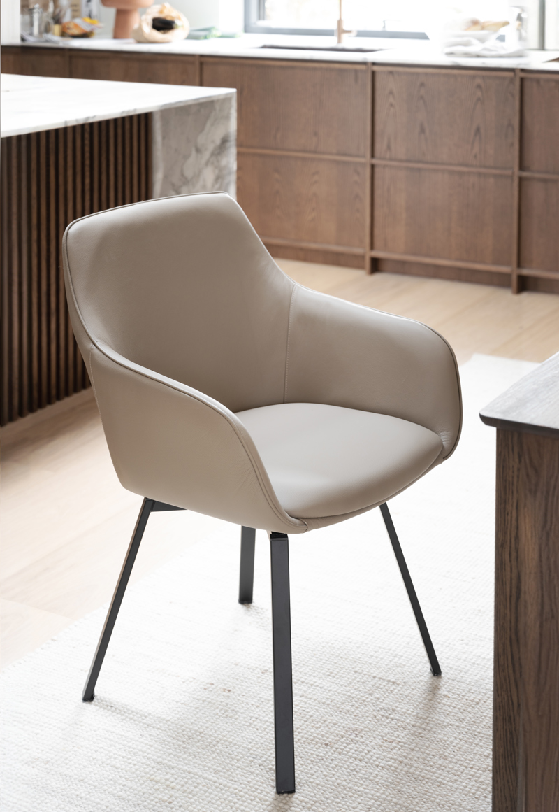 Alison Karmstol, Snurrfunktion, Beige/svart