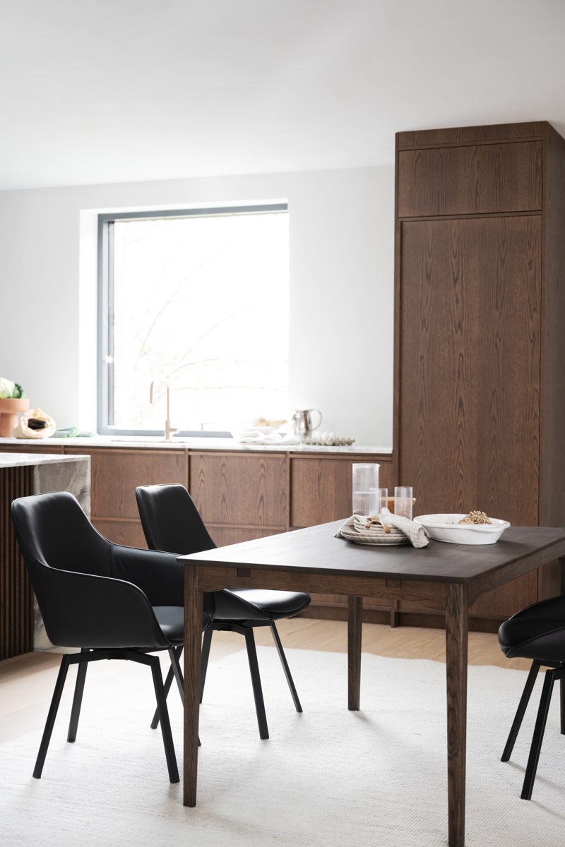 Alison Stol, Snurrfunktion, Svart