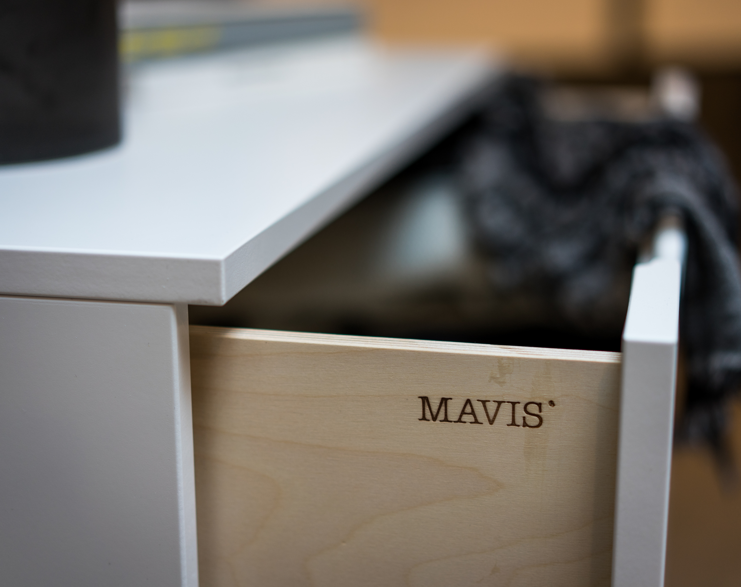 AOKO Byrå, Beige Lack