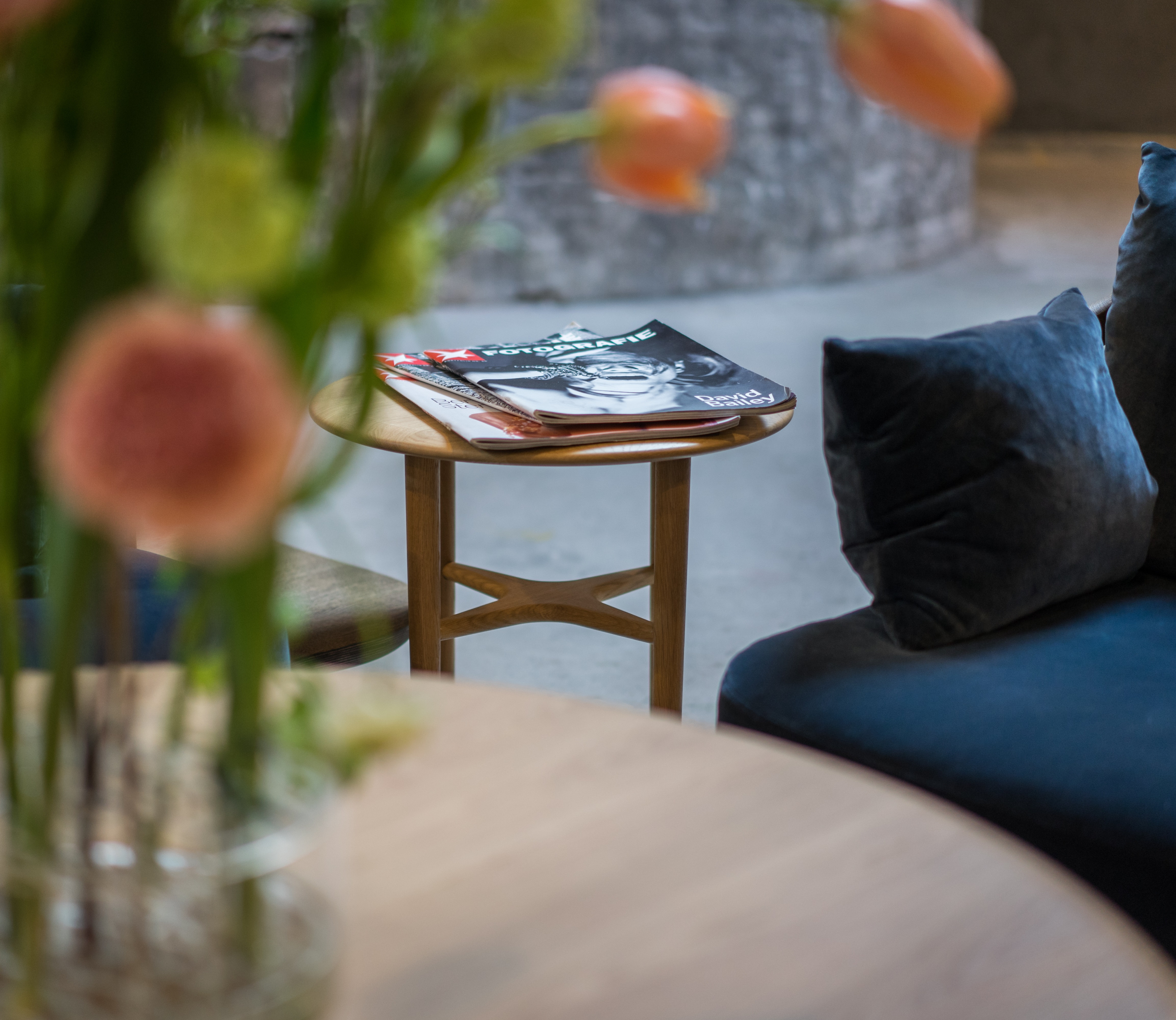 Crest Sidobord, Vitpigmenterad Mattlackad Ek