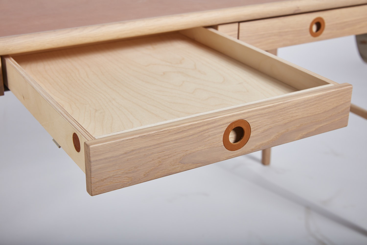 Höllviken Skrivbord, Vitpigmenterad Mattlackad Ek