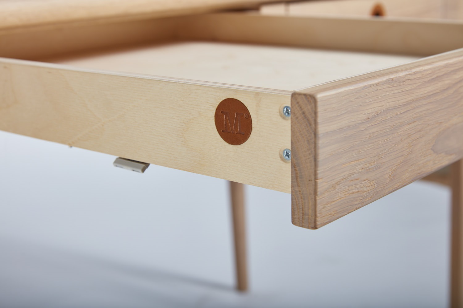 Höllviken Skrivbord, Vitpigmenterad Mattlackad Ek