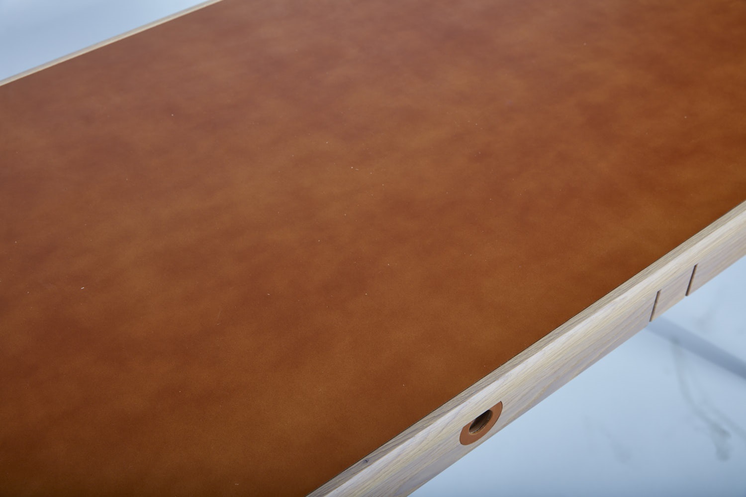 Höllviken Skrivbord, Vitpigmenterad Mattlackad Ek