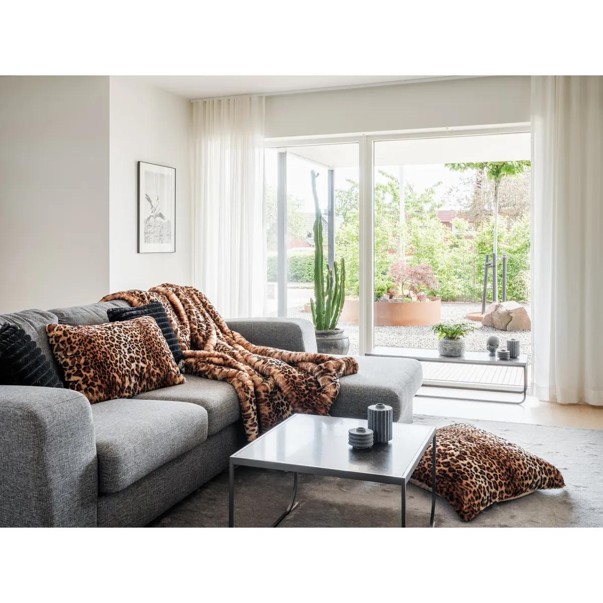 Leo Cushion L – Brown