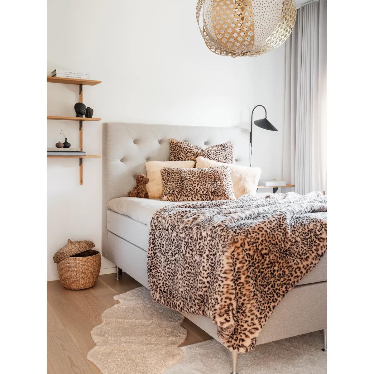 Leo Cushion L – Cream