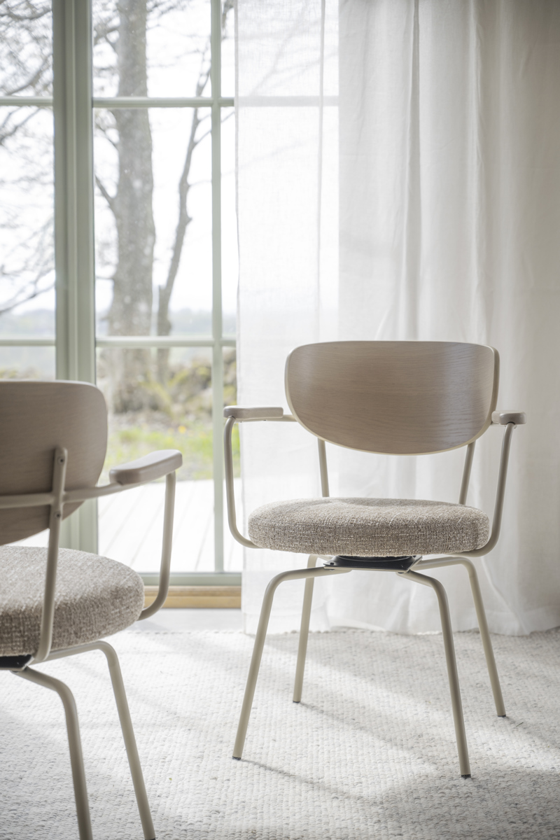 Merrick Karmstol, Snurrfunktion, Mörkbeige/vitpigmenterad/beige