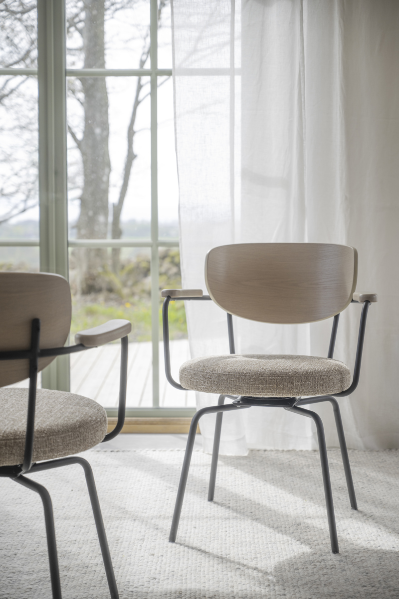 Merrick Karmstol, Snurrfunktion, Mörkbeige/vitpigmenterad/svart