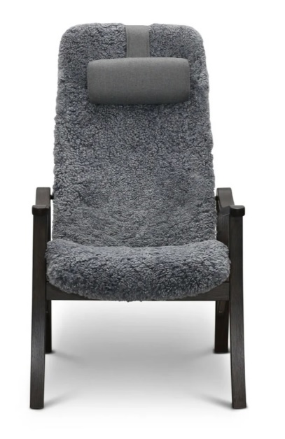 Gotland fåtölj & pall fårskinn Charcoal, rökt ek