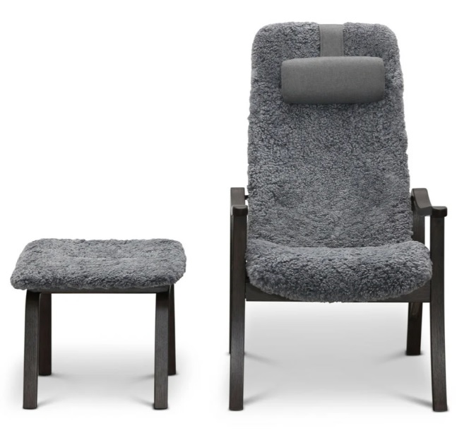 Gotland fåtölj & pall fårskinn Charcoal, rökt ek