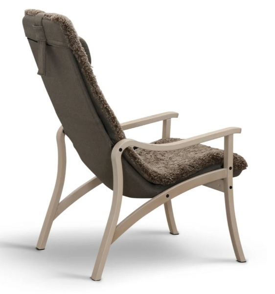 Gotland fåtölj & pall fårskinn Sahara, vitpigmenterade ekben