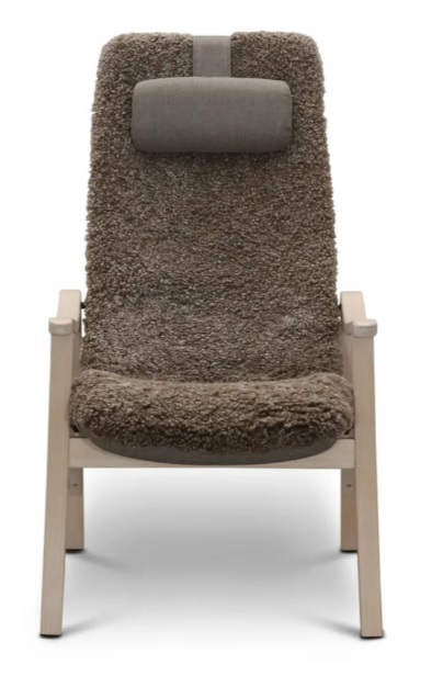 Gotland fåtölj & pall fårskinn Sahara, vitpigmenterade ekben