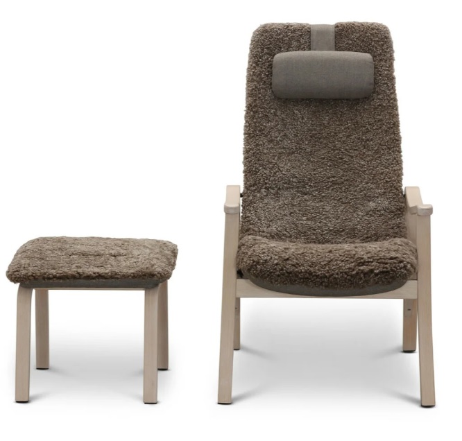 Gotland fåtölj & pall fårskinn Sahara, vitpigmenterade ekben